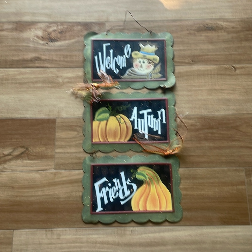 Welcome Autumn Friends Tin Sign